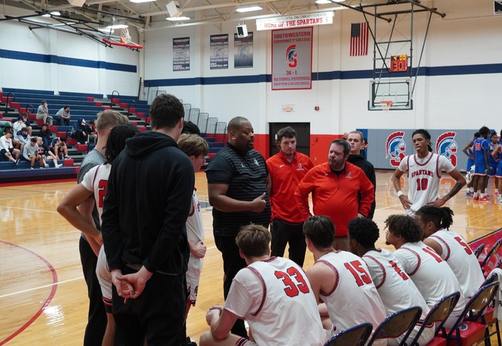 Spartans Struggle in Road Loss to Des Moines Area