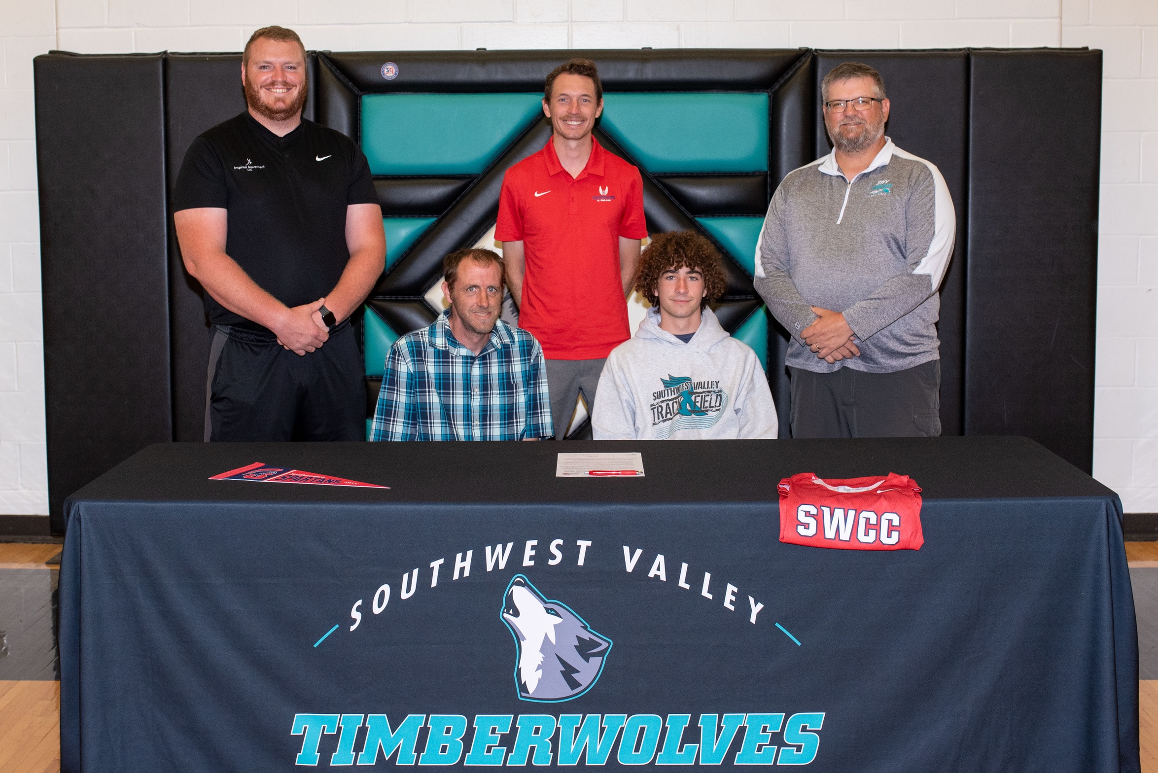 KC Sitzman signs his NLI to run track for Southwestern Community College.