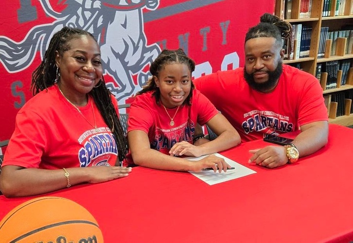Jordyn Hall Signs with Southwestern Women&rsquo;s Basketball
